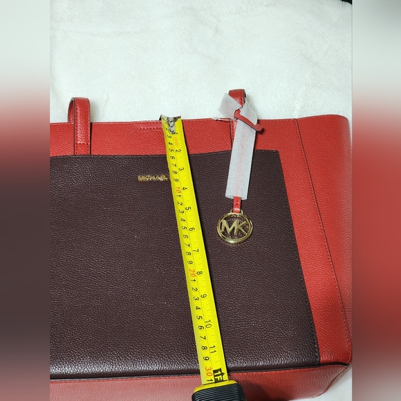 🥰MICHAEL Michael Kors Large Pocket Tote in Red with Brown Pocket - Picture 9 of 15